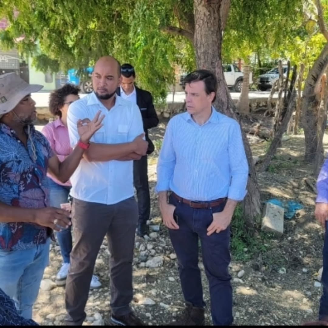 Alcalde de Jaquimeyes encabeza recorrido junto a EDESUR para proyecto de mejora del sistema eléctrico